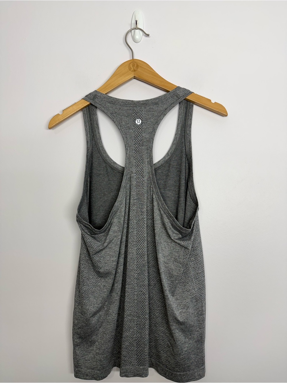Lululemon Swiftly Tech Racerback 2.0 Slate / White Size 10 - Picture 3 of 4